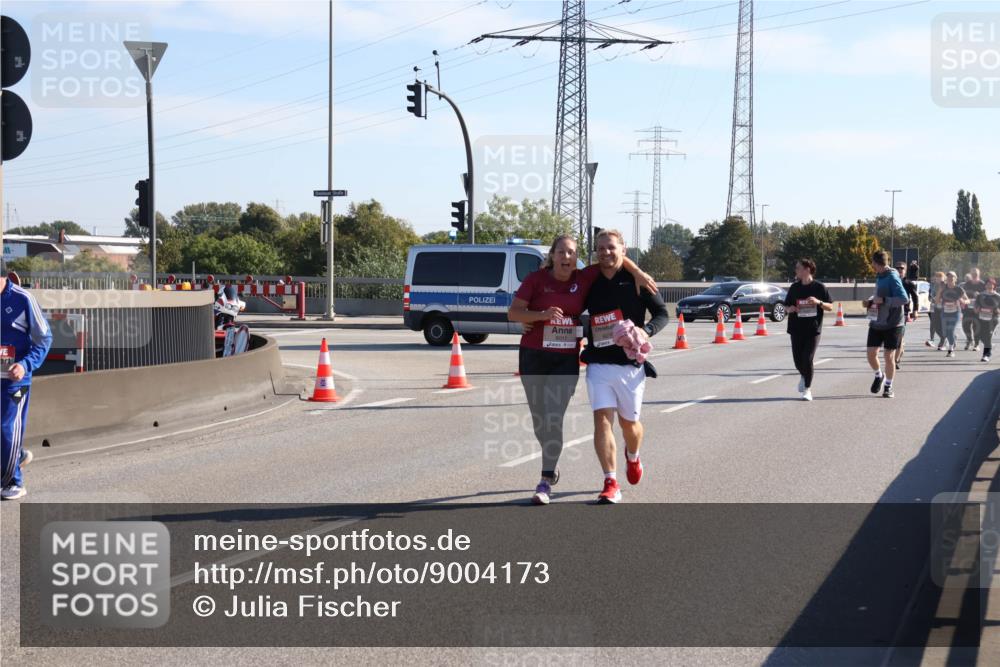 03.10.2025 - Köhlbrandbrückenlauf Julia Fischer http://msf.ph/oto/9004173 03.10.2025 12:24:21 Position 3 6010 meine-sportfotos.de
