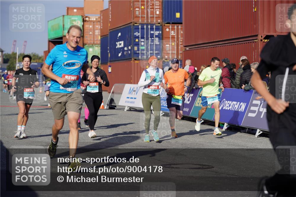 03.10.2025 - Köhlbrandbrückenlauf Michael Burmester http://msf.ph/oto/9004178 03.10.2025 10:07:01 Ziel 1189, 1301, 1412, 1496, 1582, 1628, 1730, 2671, 2794, 2903, 2981, 2983, 3434, 3585 meine-sportfotos.de