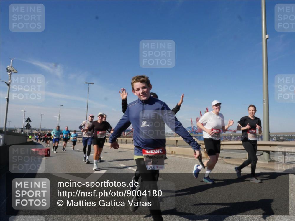 03.10.2025 - Köhlbrandbrückenlauf Matties Gatica Varas http://msf.ph/oto/9004180 03.10.2025 12:57:56 Position 2 347 meine-sportfotos.de
