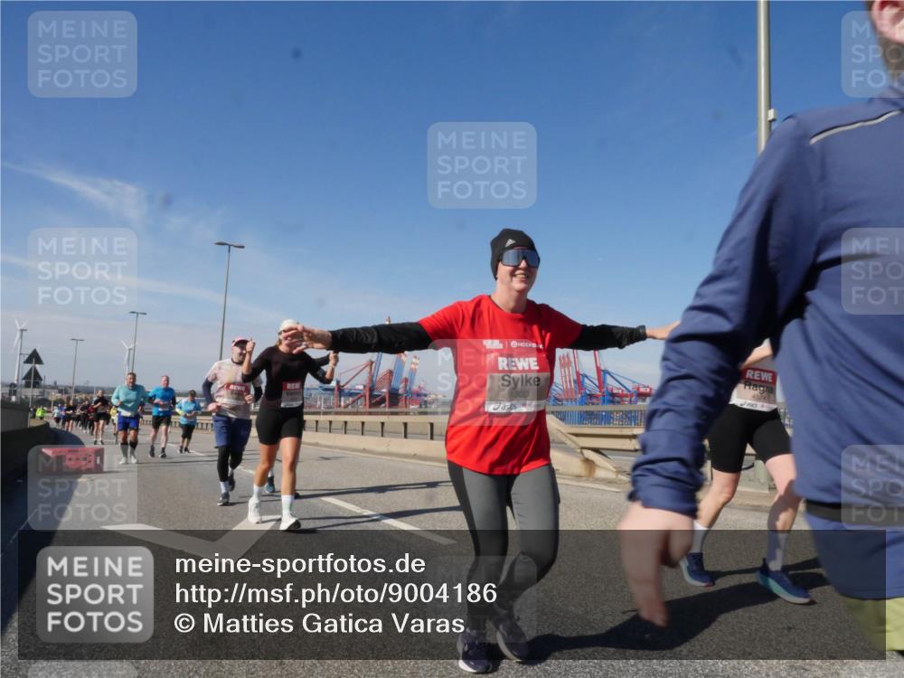 03.10.2025 - Köhlbrandbrückenlauf Matties Gatica Varas http://msf.ph/oto/9004186 03.10.2025 12:57:56 Position 2 4800, 4574 meine-sportfotos.de
