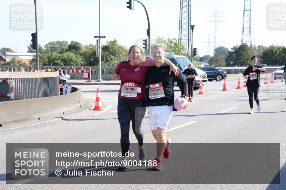 03.10.2025 - Köhlbrandbrückenlauf Julia Fischer http://msf.ph/oto/9004188 03.10.2025 12:24:23 Position 3 6011, 6010 meine-sportfotos.de