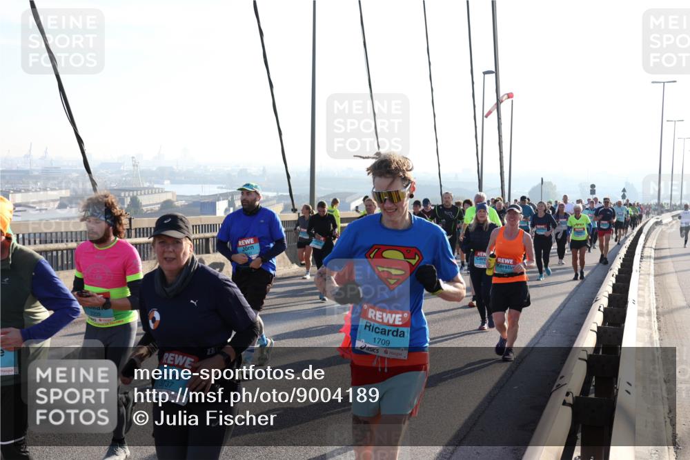 03.10.2025 - Köhlbrandbrückenlauf Julia Fischer http://msf.ph/oto/9004189 03.10.2025 09:31:35 Position 1 2209, 3737, 1709 meine-sportfotos.de