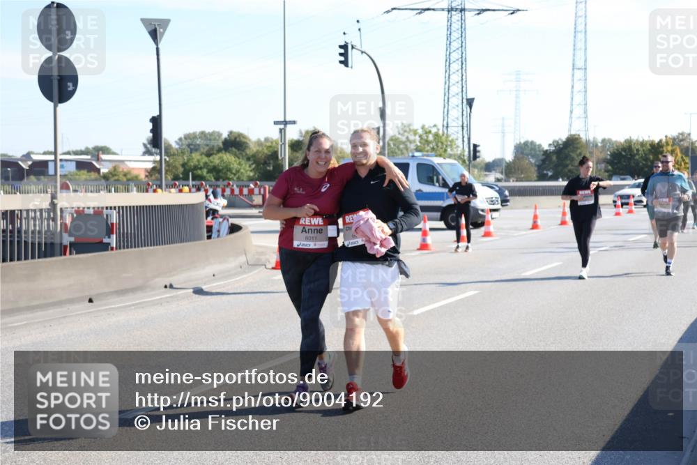 03.10.2025 - Köhlbrandbrückenlauf Julia Fischer http://msf.ph/oto/9004192 03.10.2025 12:24:23 Position 3 6011 meine-sportfotos.de