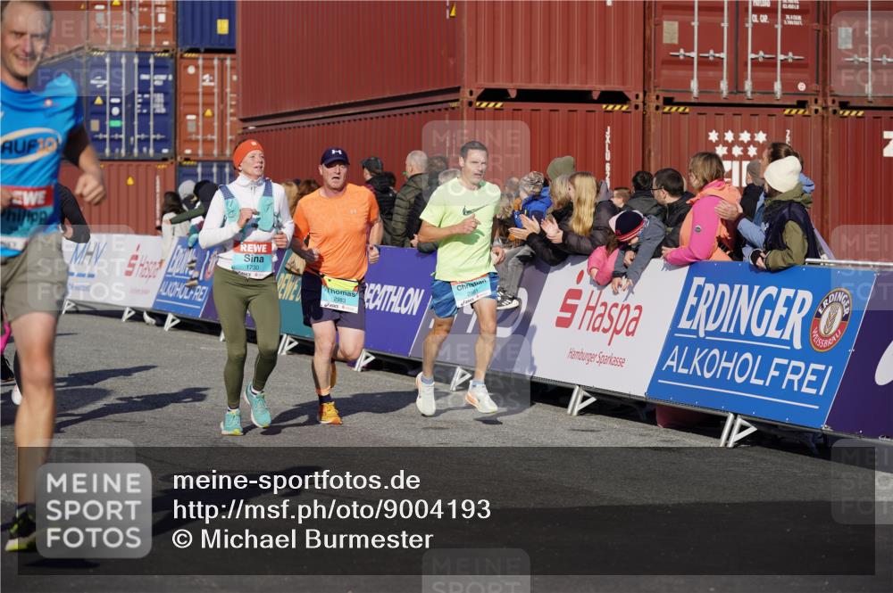 03.10.2025 - Köhlbrandbrückenlauf Michael Burmester http://msf.ph/oto/9004193 03.10.2025 10:07:02 Ziel 1134, 1189, 1301, 1496, 1628, 1730, 2671, 2794, 2903, 2981, 2983, 3434, 3585 meine-sportfotos.de