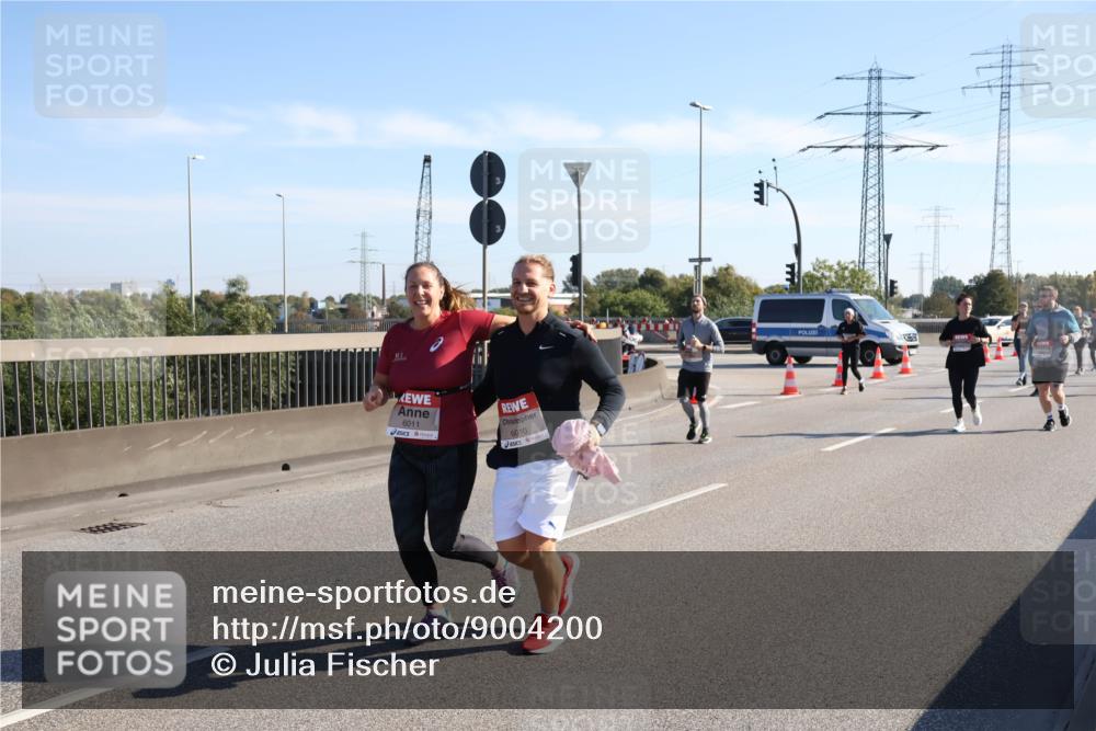 03.10.2025 - Köhlbrandbrückenlauf Julia Fischer http://msf.ph/oto/9004200 03.10.2025 12:24:24 Position 3 6011, 6010 meine-sportfotos.de