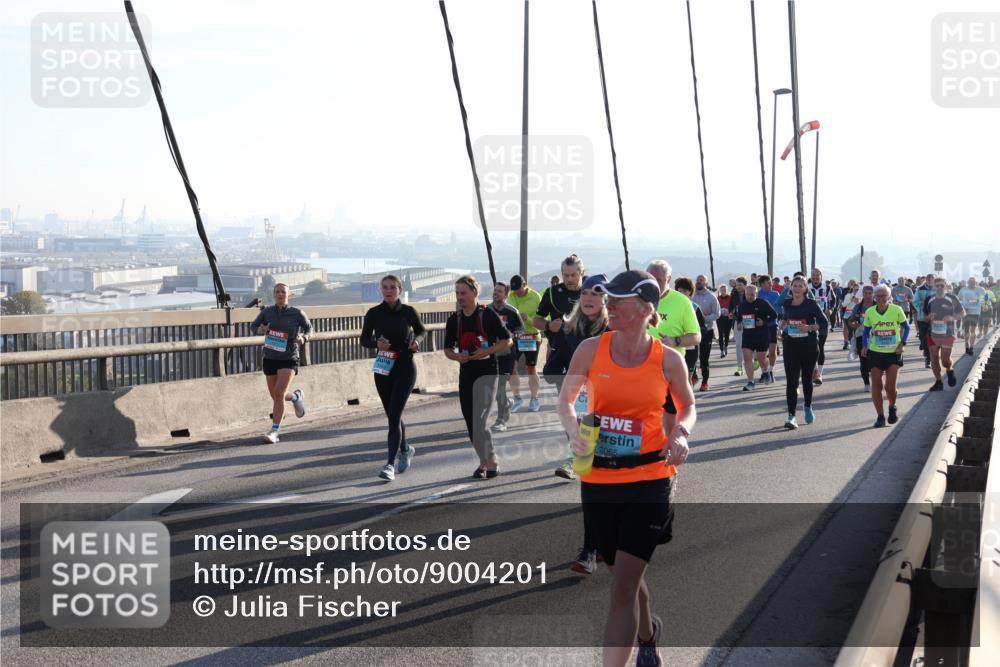 03.10.2025 - Köhlbrandbrückenlauf Julia Fischer http://msf.ph/oto/9004201 03.10.2025 09:31:37 Position 1 2065 meine-sportfotos.de