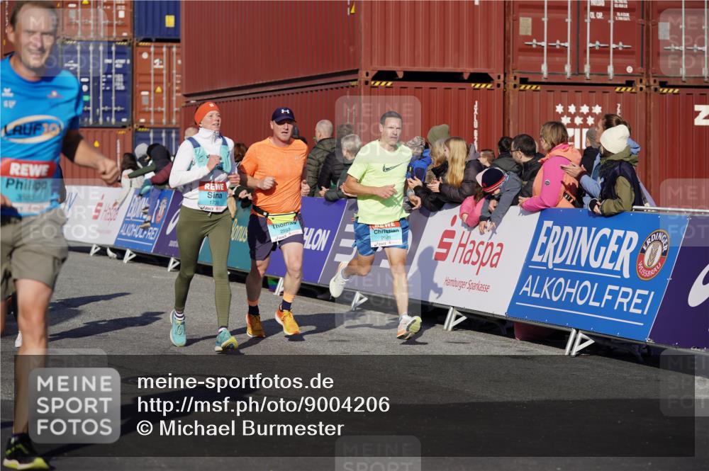 03.10.2025 - Köhlbrandbrückenlauf Michael Burmester http://msf.ph/oto/9004206 03.10.2025 10:07:02 Ziel 1134, 1189, 1301, 1496, 1628, 1730, 2671, 2794, 2903, 2981, 2983, 3434, 3585 meine-sportfotos.de
