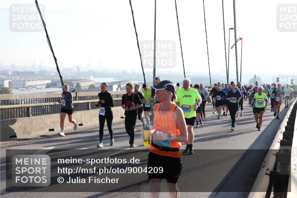 03.10.2025 - Köhlbrandbrückenlauf Julia Fischer http://msf.ph/oto/9004209 03.10.2025 09:31:37 Position 1 4065 meine-sportfotos.de