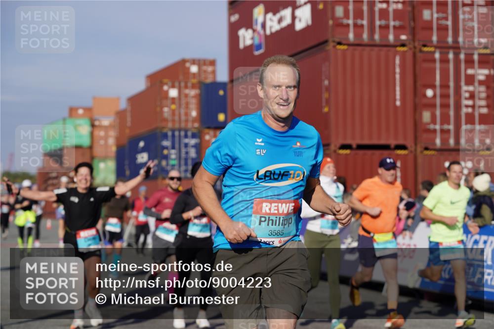 03.10.2025 - Köhlbrandbrückenlauf Michael Burmester http://msf.ph/oto/9004223 03.10.2025 10:07:03 Ziel 1134, 1189, 1301, 1486, 1496, 1519, 1628, 1730, 2671, 2794, 2903, 2981, 2983, 3434, 3585 meine-sportfotos.de