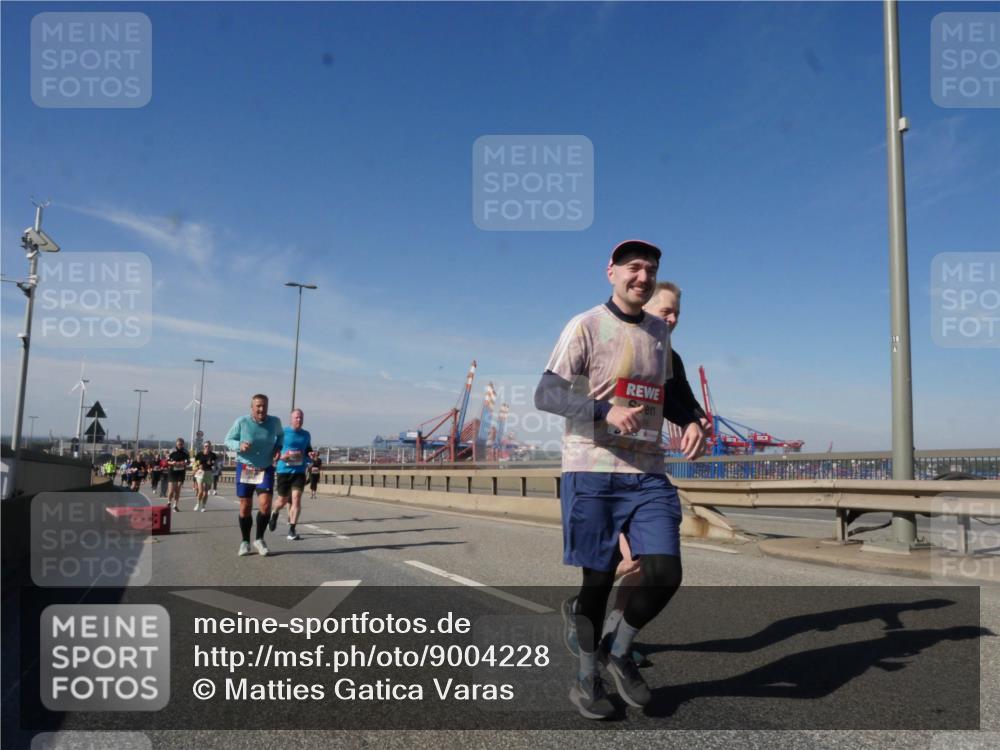 03.10.2025 - Köhlbrandbrückenlauf Matties Gatica Varas http://msf.ph/oto/9004228 03.10.2025 12:57:59 Position 2  meine-sportfotos.de