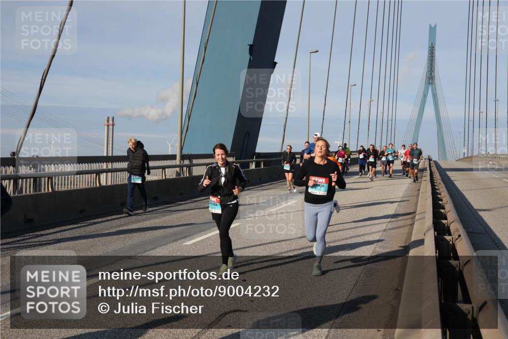03.10.2025 - Köhlbrandbrückenlauf Julia Fischer http://msf.ph/oto/9004232 03.10.2025 09:48:02 Position 2  meine-sportfotos.de