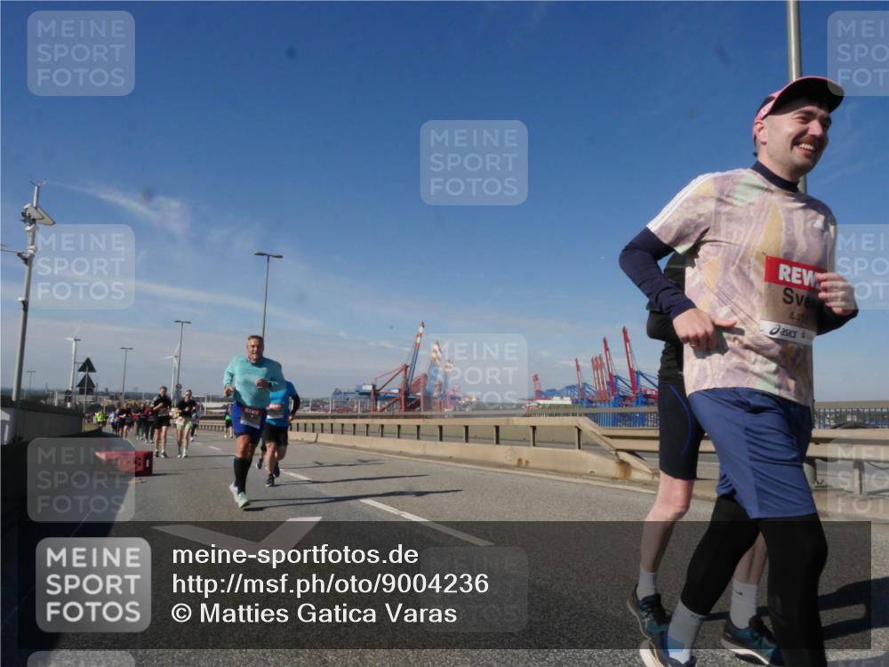 03.10.2025 - Köhlbrandbrückenlauf Matties Gatica Varas http://msf.ph/oto/9004236 03.10.2025 12:57:59 Position 2 4416 meine-sportfotos.de