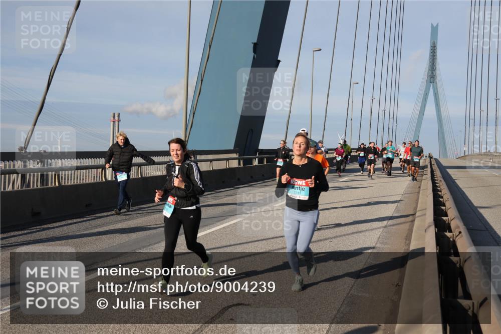 03.10.2025 - Köhlbrandbrückenlauf Julia Fischer http://msf.ph/oto/9004239 03.10.2025 09:48:03 Position 2 3711 meine-sportfotos.de