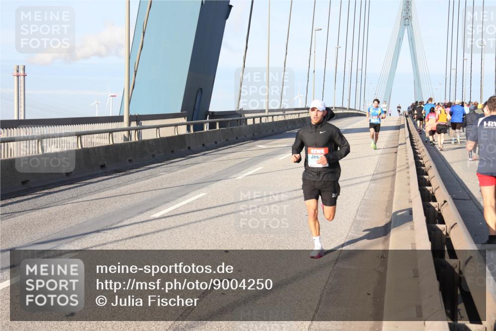 03.10.2025 - Köhlbrandbrückenlauf Julia Fischer http://msf.ph/oto/9004250 03.10.2025 09:31:52 Position 1 247 meine-sportfotos.de