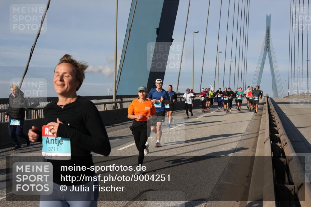 03.10.2025 - Köhlbrandbrückenlauf Julia Fischer http://msf.ph/oto/9004251 03.10.2025 09:48:04 Position 2 3711 meine-sportfotos.de