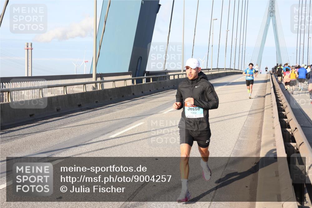 03.10.2025 - Köhlbrandbrückenlauf Julia Fischer http://msf.ph/oto/9004257 03.10.2025 09:31:52 Position 1  meine-sportfotos.de