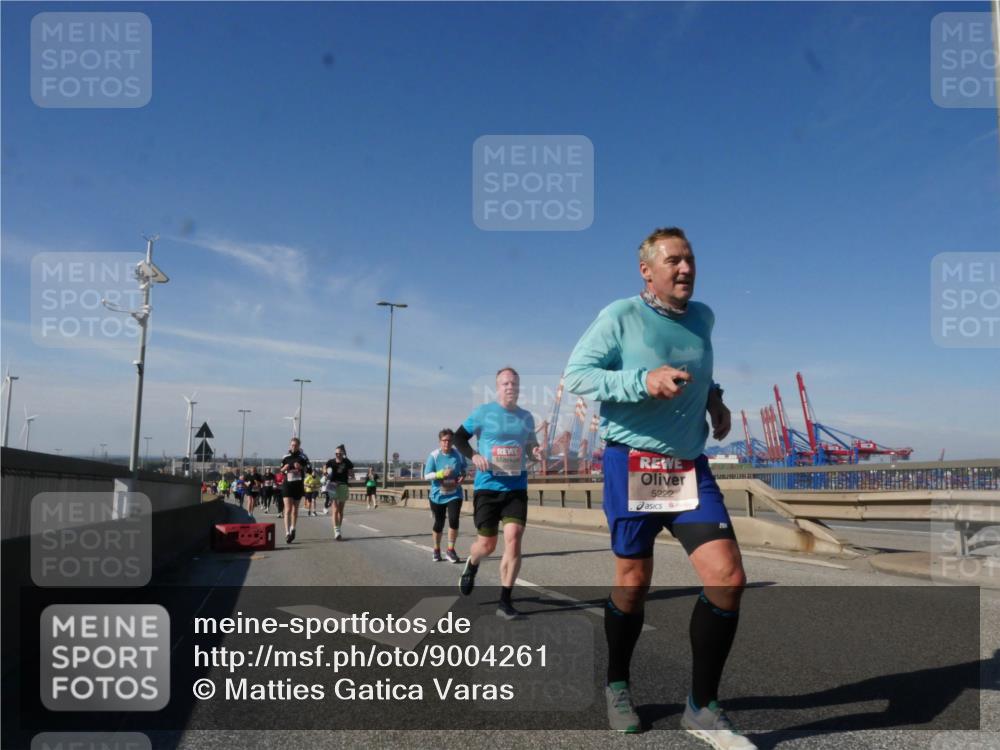 03.10.2025 - Köhlbrandbrückenlauf Matties Gatica Varas http://msf.ph/oto/9004261 03.10.2025 12:58:01 Position 2 5222 meine-sportfotos.de