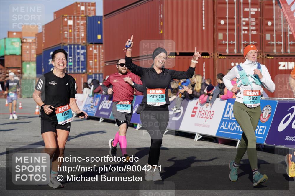 03.10.2025 - Köhlbrandbrückenlauf Michael Burmester http://msf.ph/oto/9004271 03.10.2025 10:07:04 Ziel 1134, 1189, 1301, 1486, 1496, 1519, 1628, 1730, 2671, 2794, 2903, 2981, 2983, 3434, 3585 meine-sportfotos.de