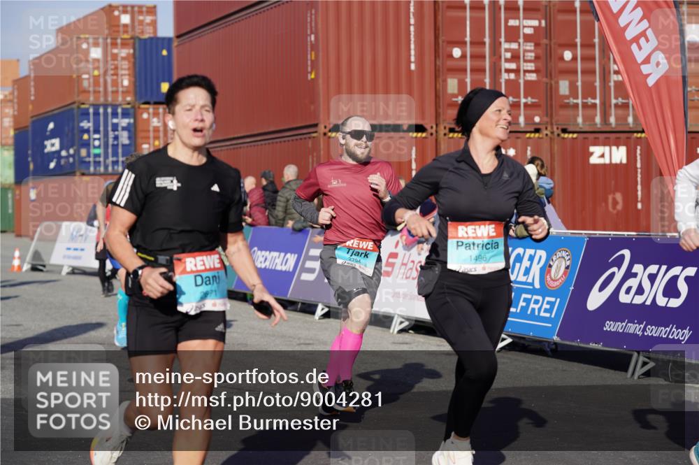 03.10.2025 - Köhlbrandbrückenlauf Michael Burmester http://msf.ph/oto/9004281 03.10.2025 10:07:04 Ziel 1134, 1189, 1301, 1486, 1496, 1519, 1628, 1730, 2671, 2794, 2903, 2981, 2983, 3434, 3585 meine-sportfotos.de
