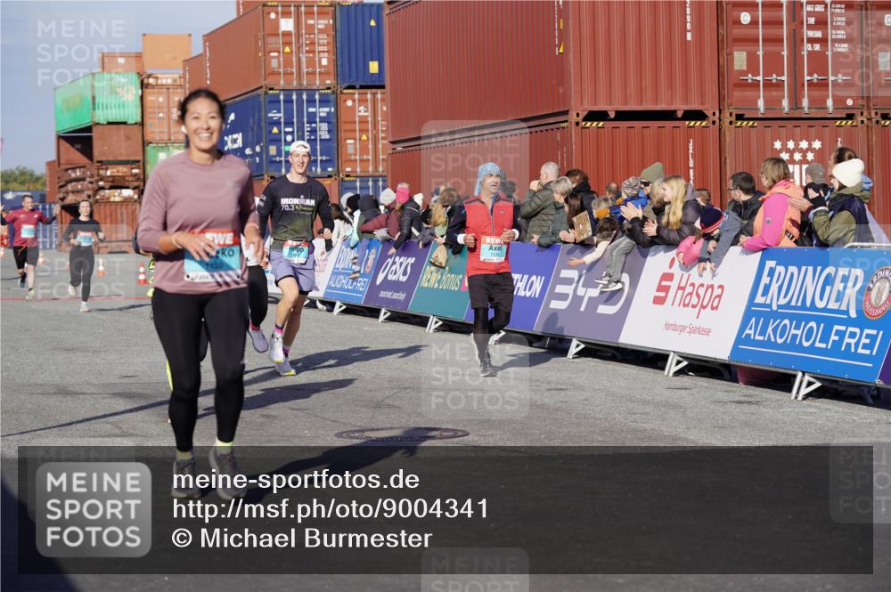 03.10.2025 - Köhlbrandbrückenlauf Michael Burmester http://msf.ph/oto/9004341 03.10.2025 10:07:07 Ziel 1134, 1189, 1208, 1486, 1496, 1519, 1628, 1730, 2671, 2794, 2903, 2981, 2983, 3434, 3585 meine-sportfotos.de
