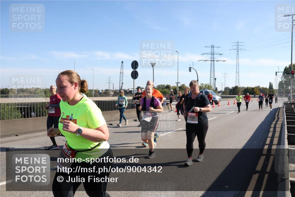 03.10.2025 - Köhlbrandbrückenlauf Julia Fischer http://msf.ph/oto/9004342 03.10.2025 12:24:47 Position 3 932 meine-sportfotos.de