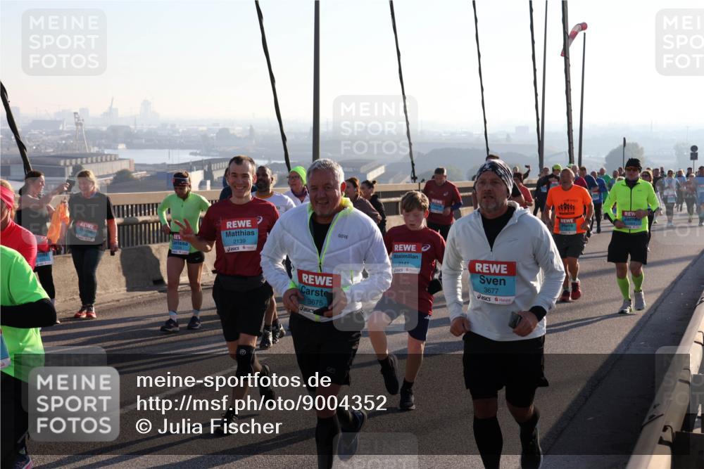03.10.2025 - Köhlbrandbrückenlauf Julia Fischer http://msf.ph/oto/9004352 03.10.2025 09:32:27 Position 1 2139, 3675, 2141, 3677 meine-sportfotos.de