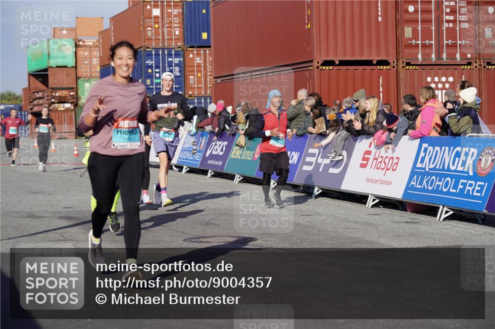 03.10.2025 - Köhlbrandbrückenlauf Michael Burmester http://msf.ph/oto/9004357 03.10.2025 10:07:07 Ziel 1134, 1189, 1208, 1486, 1496, 1519, 1628, 1730, 2671, 2794, 2903, 2981, 2983, 3434, 3585 meine-sportfotos.de