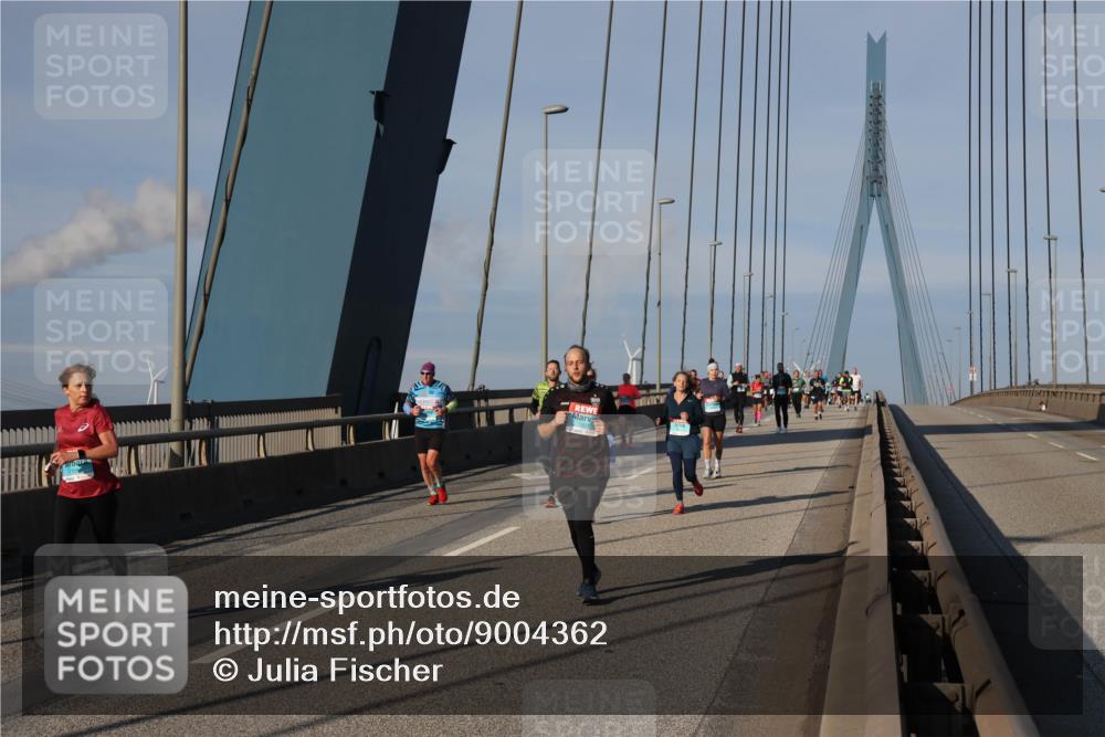 03.10.2025 - Köhlbrandbrückenlauf Julia Fischer http://msf.ph/oto/9004362 03.10.2025 09:48:26 Position 2  meine-sportfotos.de