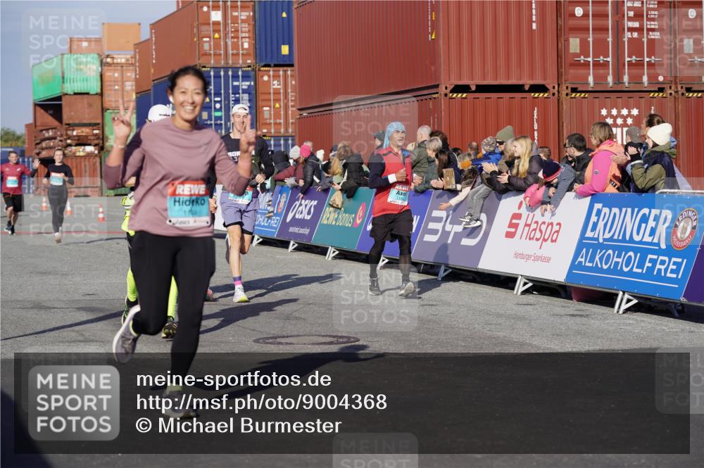 03.10.2025 - Köhlbrandbrückenlauf Michael Burmester http://msf.ph/oto/9004368 03.10.2025 10:07:07 Ziel 1134, 1189, 1208, 1486, 1496, 1519, 1628, 1730, 2671, 2794, 2903, 2981, 2983, 3434, 3585 meine-sportfotos.de