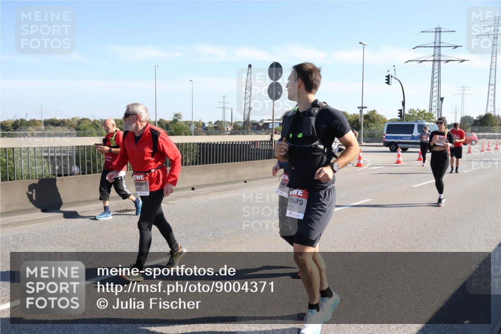 03.10.2025 - Köhlbrandbrückenlauf Julia Fischer http://msf.ph/oto/9004371 03.10.2025 12:24:58 Position 3 327, 216, 157 meine-sportfotos.de