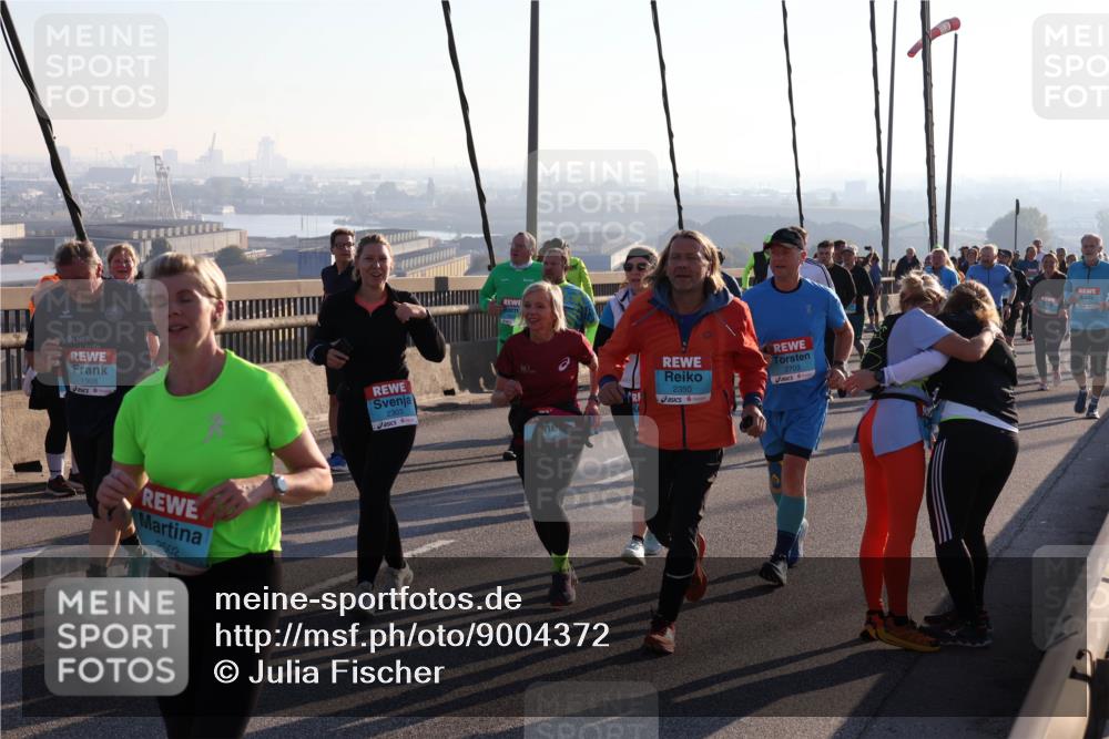03.10.2025 - Köhlbrandbrückenlauf Julia Fischer http://msf.ph/oto/9004372 03.10.2025 09:32:40 Position 1 1908, 2502, 2303, 2350, 3703 meine-sportfotos.de