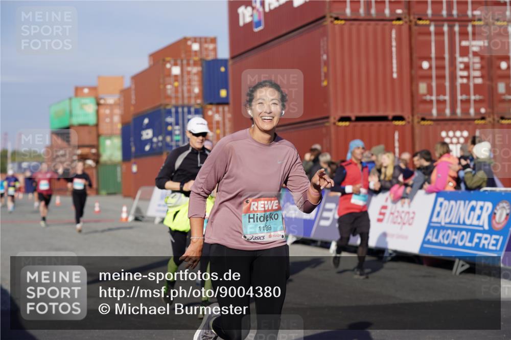 03.10.2025 - Köhlbrandbrückenlauf Michael Burmester http://msf.ph/oto/9004380 03.10.2025 10:07:08 Ziel 1134, 1189, 1208, 1486, 1496, 1519, 1628, 1730, 2671, 2794, 2903, 2981, 2983, 3434, 3603 meine-sportfotos.de