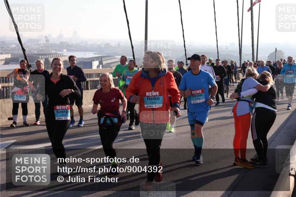 03.10.2025 - Köhlbrandbrückenlauf Julia Fischer http://msf.ph/oto/9004392 03.10.2025 09:32:41 Position 1 2303, 2350, 3703 meine-sportfotos.de