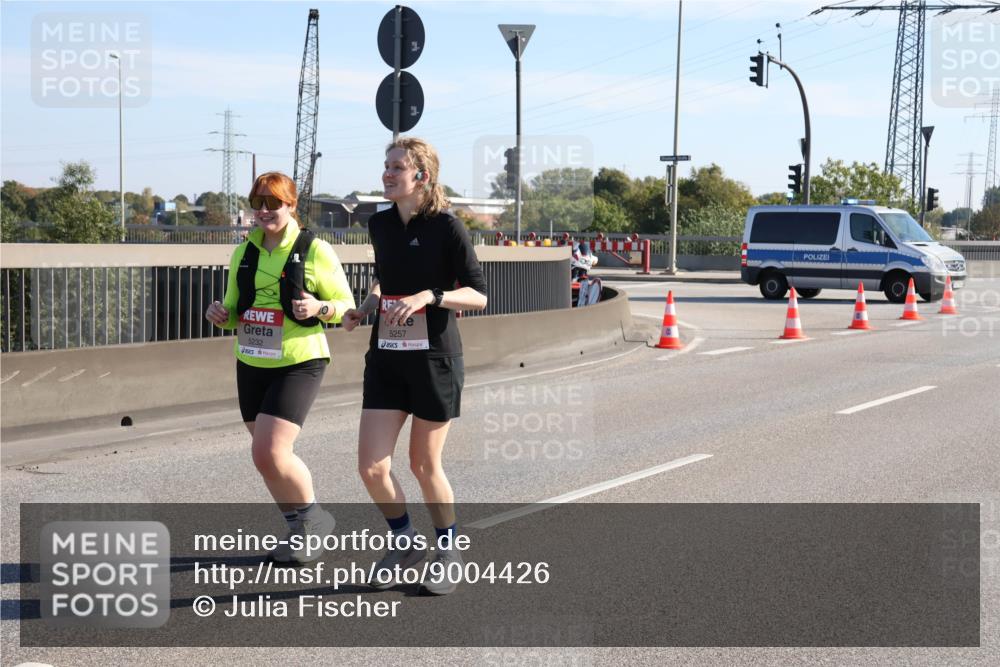 03.10.2025 - Köhlbrandbrückenlauf Julia Fischer http://msf.ph/oto/9004426 03.10.2025 12:25:20 Position 3 5232, 5257 meine-sportfotos.de