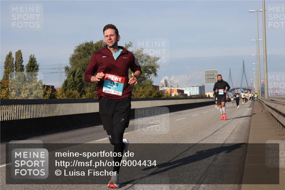 03.10.2025 - Köhlbrandbrückenlauf Luisa Fischer http://msf.ph/oto/9004434 03.10.2025 10:46:08 Position 3 302 meine-sportfotos.de