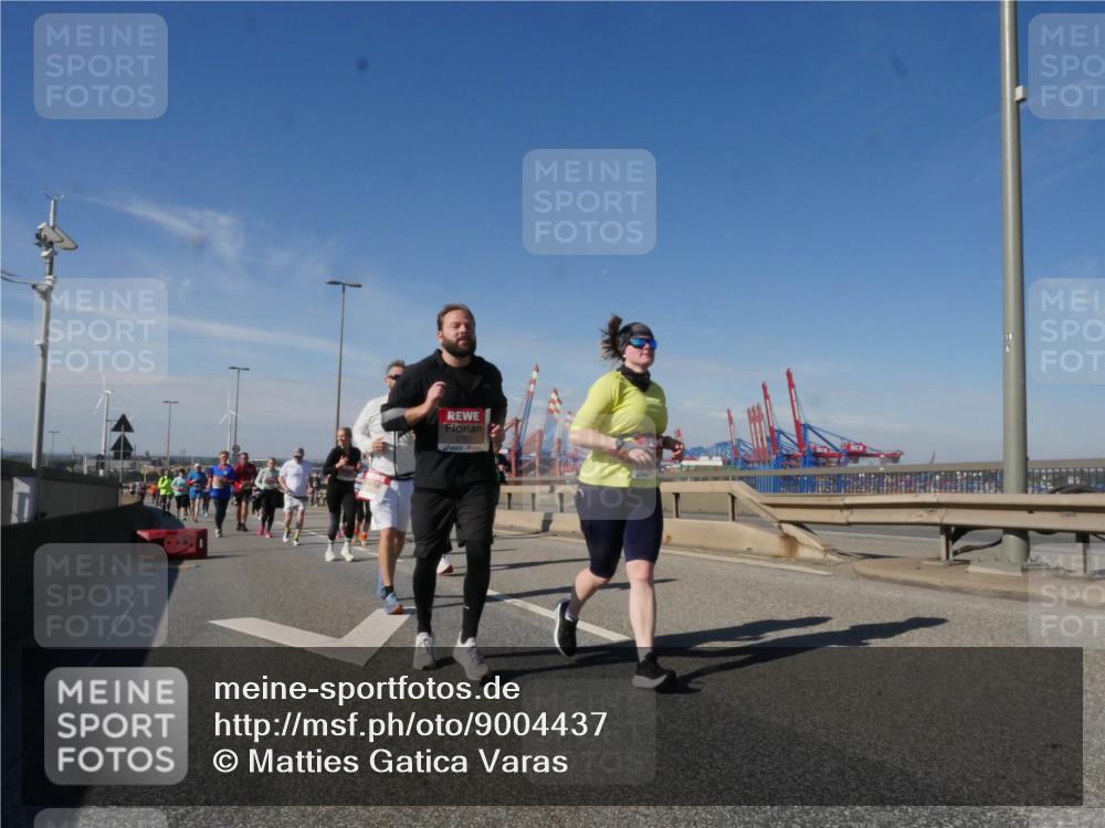 03.10.2025 - Köhlbrandbrückenlauf Matties Gatica Varas http://msf.ph/oto/9004437 03.10.2025 12:58:13 Position 2  meine-sportfotos.de