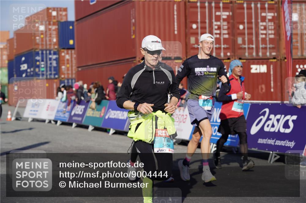 03.10.2025 - Köhlbrandbrückenlauf Michael Burmester http://msf.ph/oto/9004444 03.10.2025 10:07:09 Ziel 1134, 1189, 1208, 1486, 1496, 1519, 1628, 1730, 2671, 2794, 2903, 2981, 2983, 3434, 3603 meine-sportfotos.de