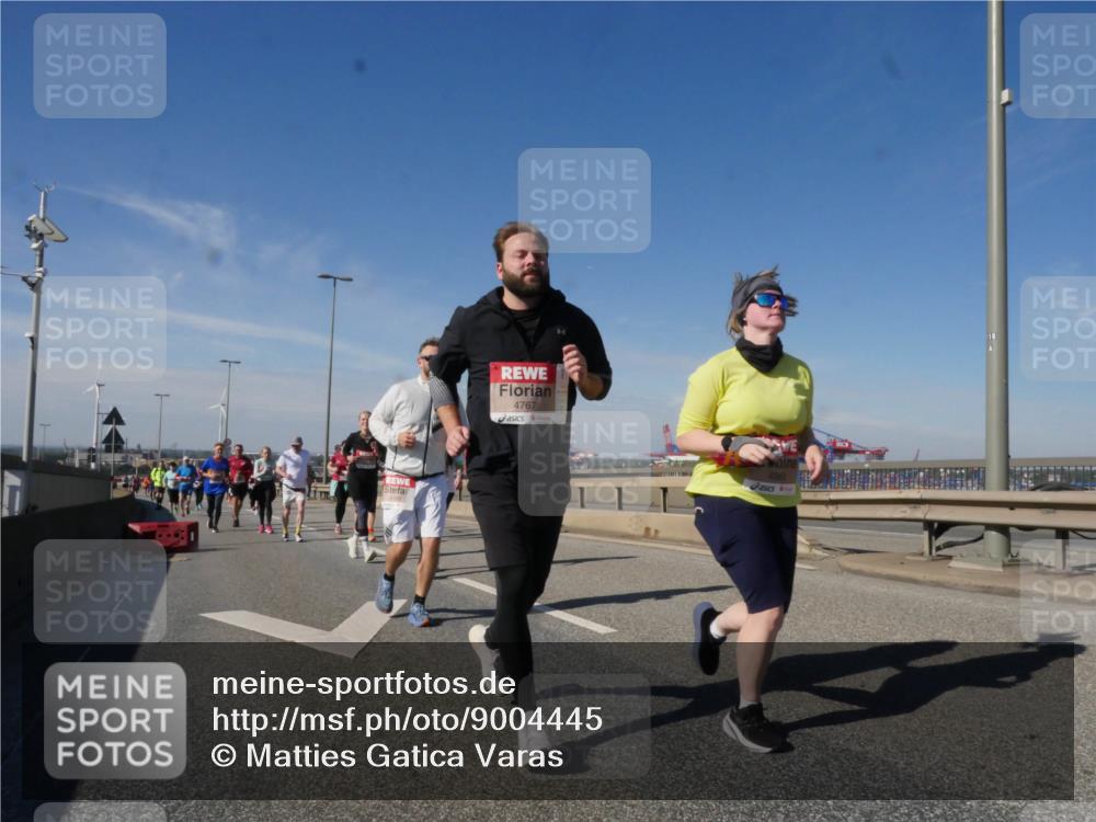 03.10.2025 - Köhlbrandbrückenlauf Matties Gatica Varas http://msf.ph/oto/9004445 03.10.2025 12:58:13 Position 2 4767, 18 meine-sportfotos.de