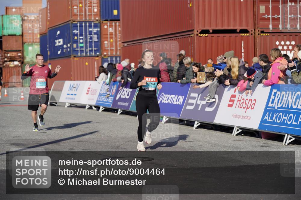 03.10.2025 - Köhlbrandbrückenlauf Michael Burmester http://msf.ph/oto/9004464 03.10.2025 10:07:11 Ziel 1134, 1189, 1208, 1486, 1519, 1628, 2903, 3434, 3603 meine-sportfotos.de