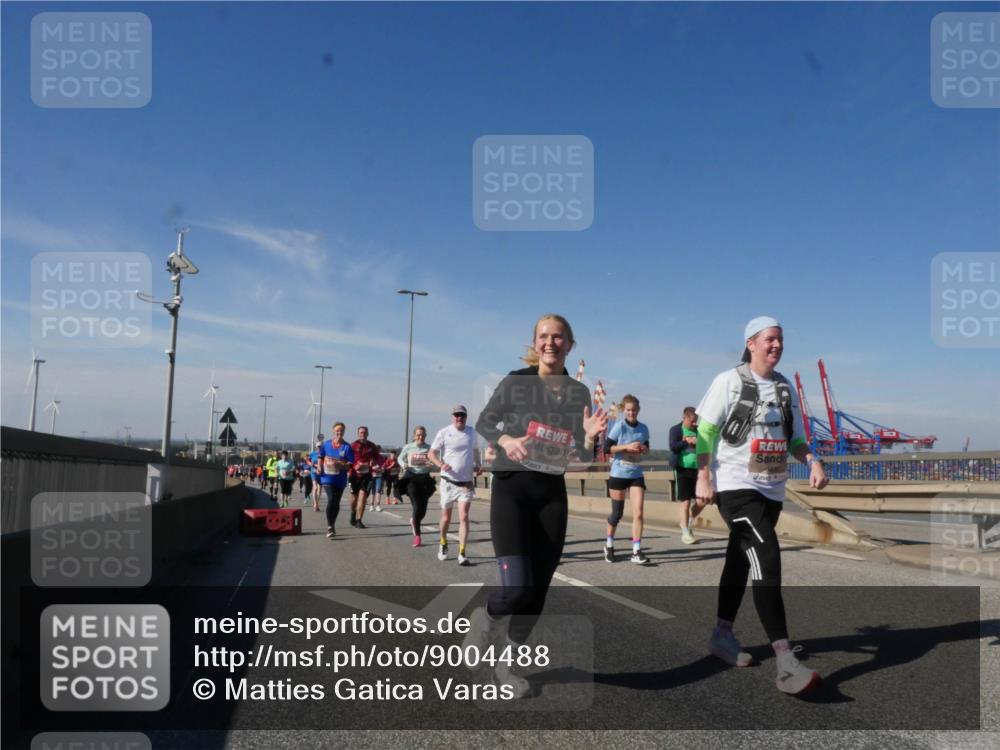 03.10.2025 - Köhlbrandbrückenlauf Matties Gatica Varas http://msf.ph/oto/9004488 03.10.2025 12:58:16 Position 2  meine-sportfotos.de
