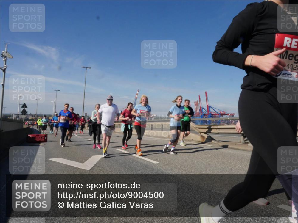03.10.2025 - Köhlbrandbrückenlauf Matties Gatica Varas http://msf.ph/oto/9004500 03.10.2025 12:58:17 Position 2 4922 meine-sportfotos.de