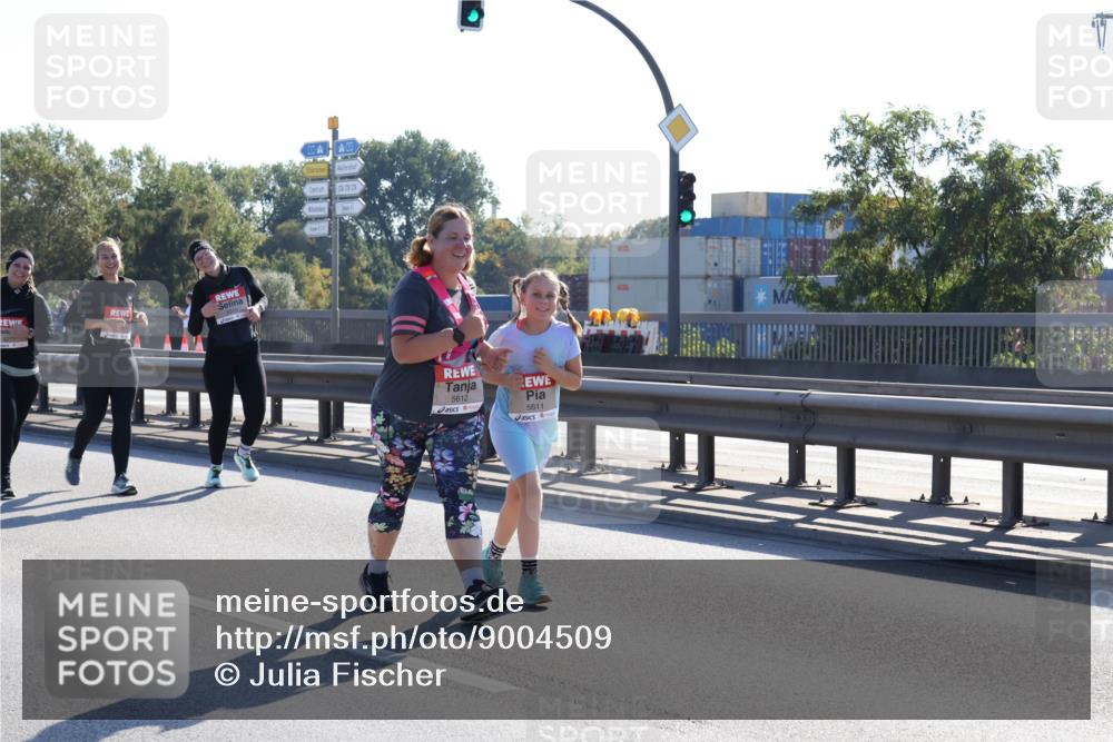 03.10.2025 - Köhlbrandbrückenlauf Julia Fischer http://msf.ph/oto/9004509 03.10.2025 12:26:03 Position 3 5612, 5611 meine-sportfotos.de