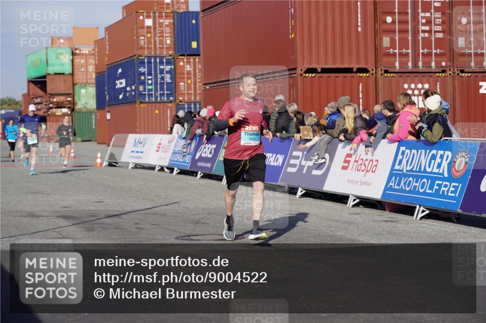 03.10.2025 - Köhlbrandbrückenlauf Michael Burmester http://msf.ph/oto/9004522 03.10.2025 10:07:14 Ziel 1134, 1208, 1486, 1519, 3300, 3603 meine-sportfotos.de