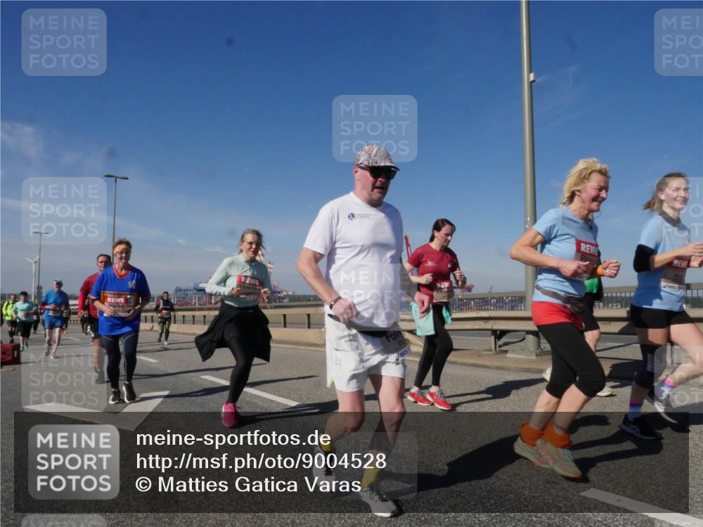 03.10.2025 - Köhlbrandbrückenlauf Matties Gatica Varas http://msf.ph/oto/9004528 03.10.2025 12:58:19 Position 2 1111 meine-sportfotos.de
