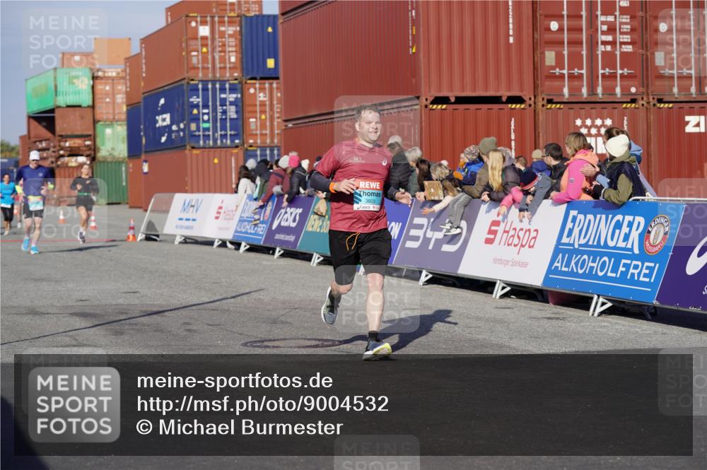 03.10.2025 - Köhlbrandbrückenlauf Michael Burmester http://msf.ph/oto/9004532 03.10.2025 10:07:14 Ziel 1134, 1208, 1486, 1519, 3300, 3603 meine-sportfotos.de