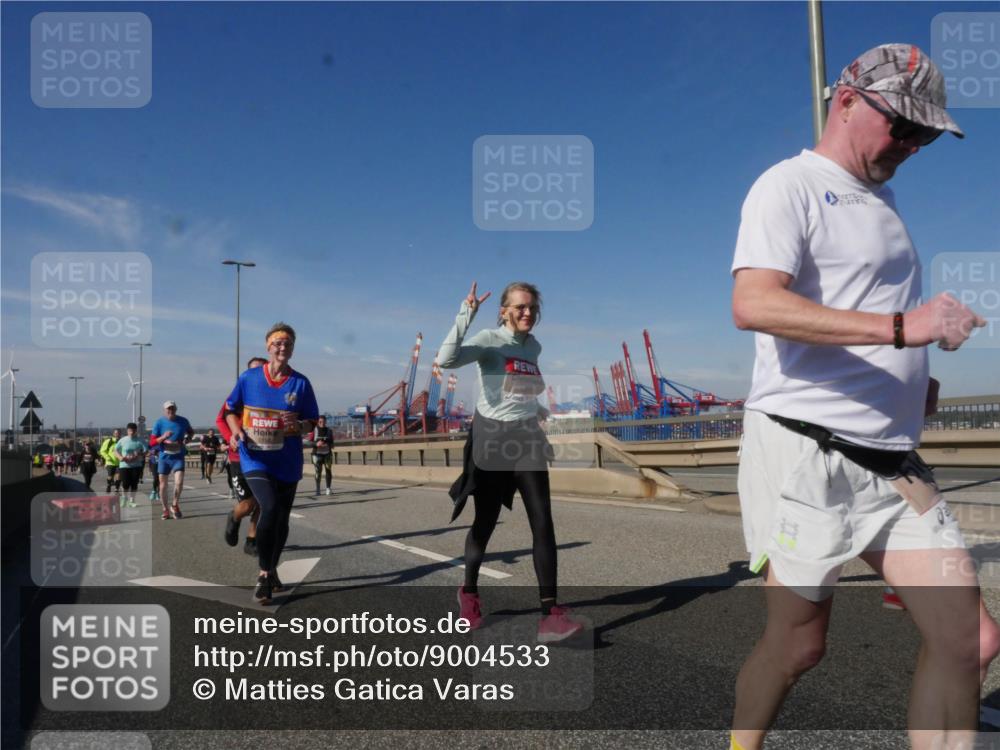 03.10.2025 - Köhlbrandbrückenlauf Matties Gatica Varas http://msf.ph/oto/9004533 03.10.2025 12:58:20 Position 2 7, 515 meine-sportfotos.de