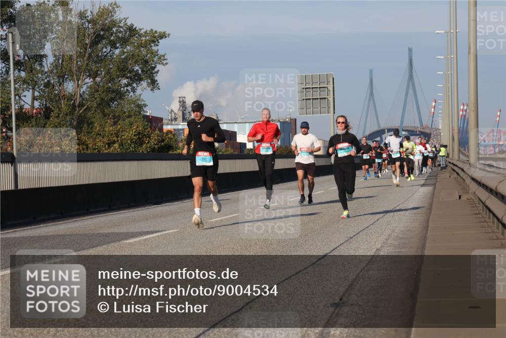 03.10.2025 - Köhlbrandbrückenlauf Luisa Fischer http://msf.ph/oto/9004534 03.10.2025 10:46:14 Position 3  meine-sportfotos.de