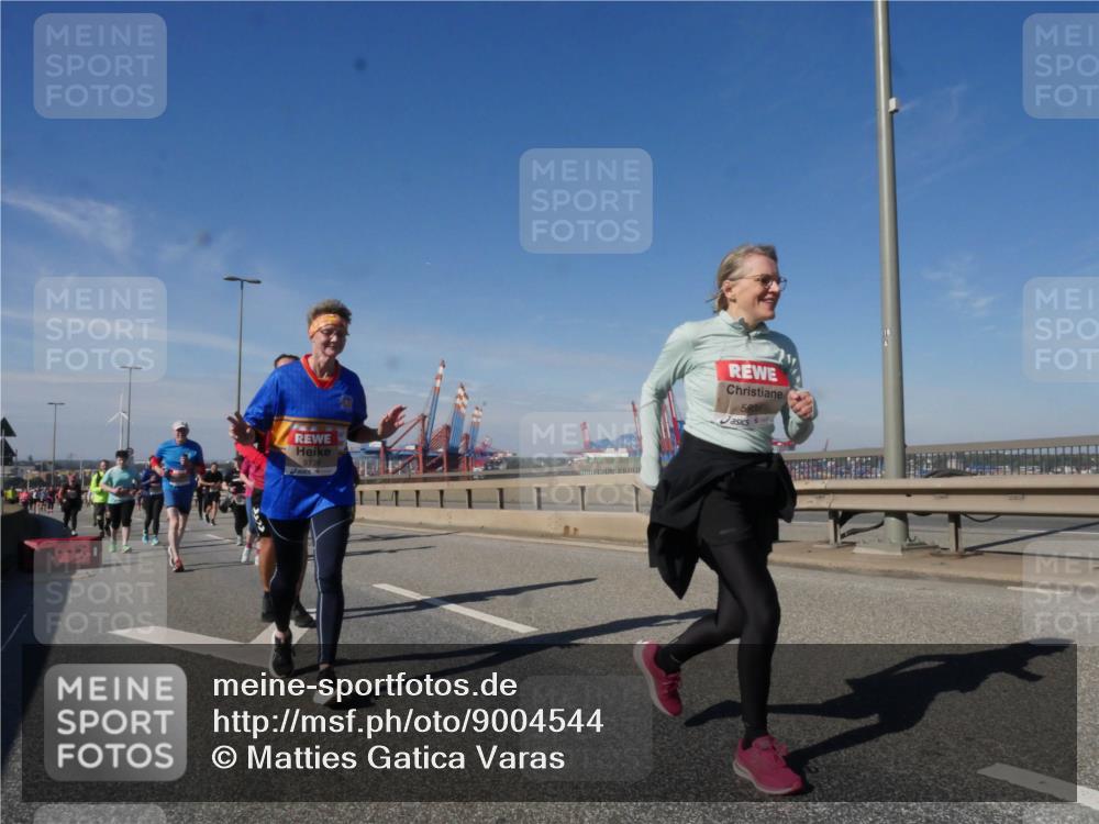 03.10.2025 - Köhlbrandbrückenlauf Matties Gatica Varas http://msf.ph/oto/9004544 03.10.2025 12:58:20 Position 2 515, 598 meine-sportfotos.de