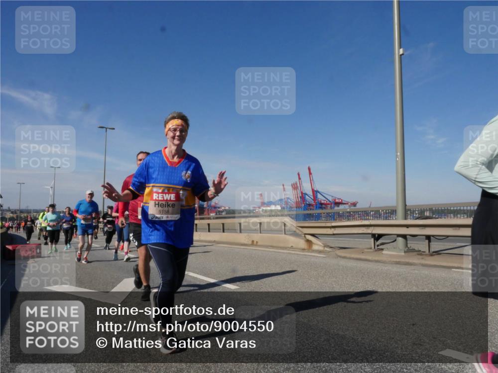 03.10.2025 - Köhlbrandbrückenlauf Matties Gatica Varas http://msf.ph/oto/9004550 03.10.2025 12:58:21 Position 2 5158 meine-sportfotos.de