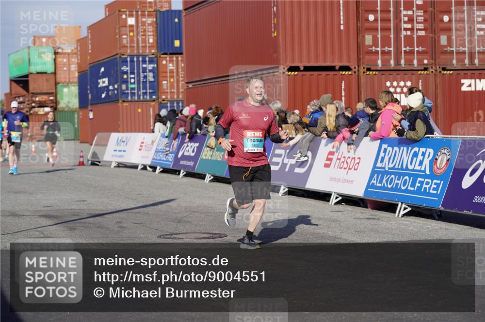 03.10.2025 - Köhlbrandbrückenlauf Michael Burmester http://msf.ph/oto/9004551 03.10.2025 10:07:14 Ziel 1134, 1208, 1486, 1519, 3300, 3603 meine-sportfotos.de